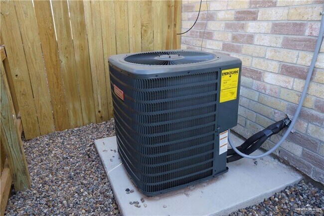 Foto del edificio - 22 Hiawatha Dr