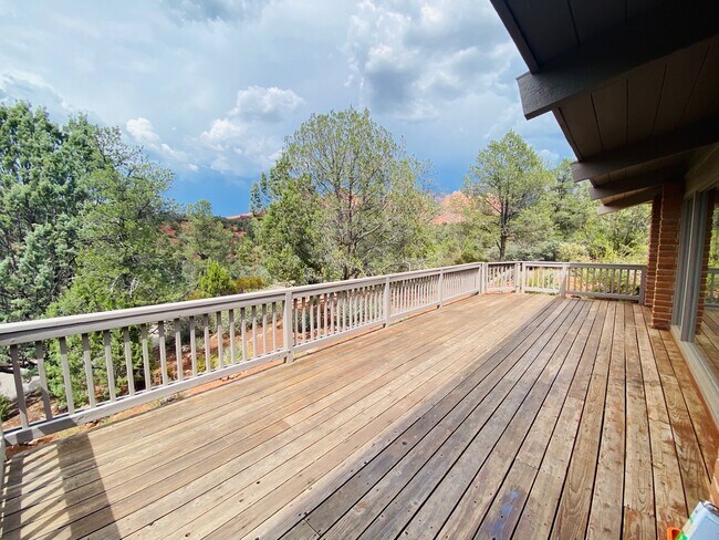 Foto del edificio - 575 Canyon Dr