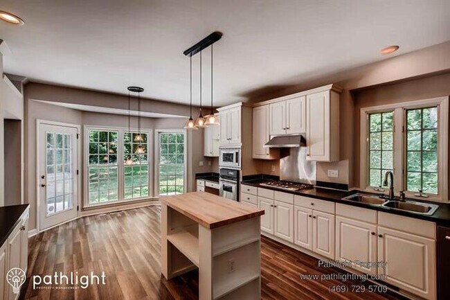 Building Photo - 6000 Hunter Lane, Matthews, NC, 28104