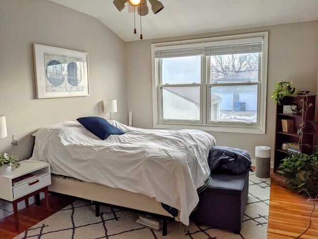 Foto del edificio - 4615 Cedar Ave S