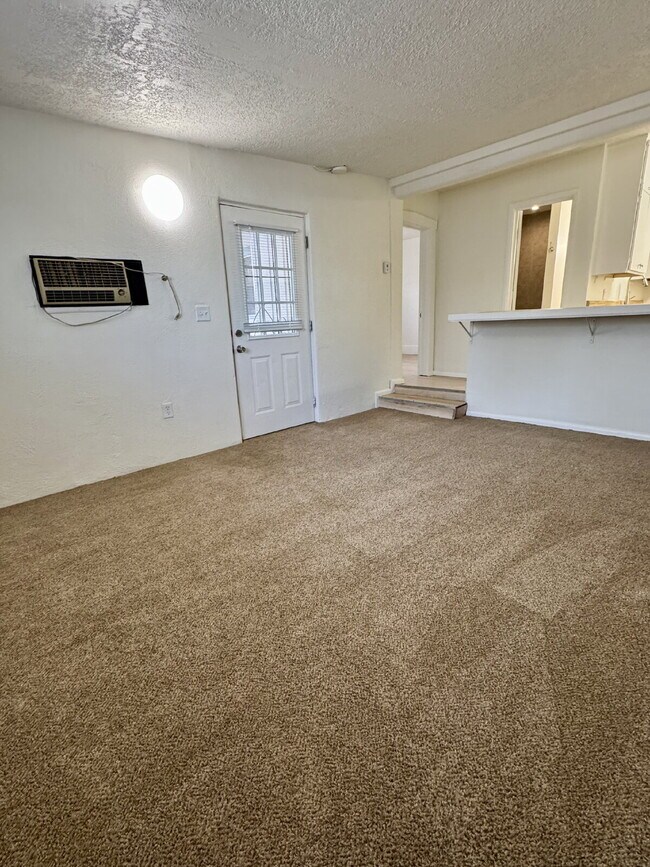Building Photo - Location, Location, Location! Convenient t...