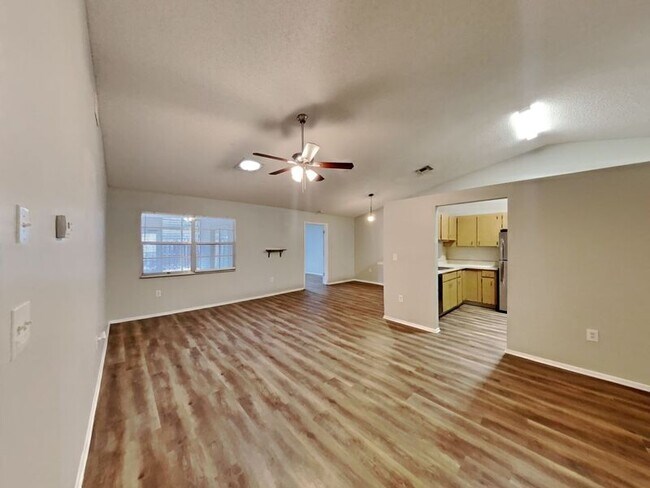 Foto del edificio - 7742 Mitchell Ranch Rd