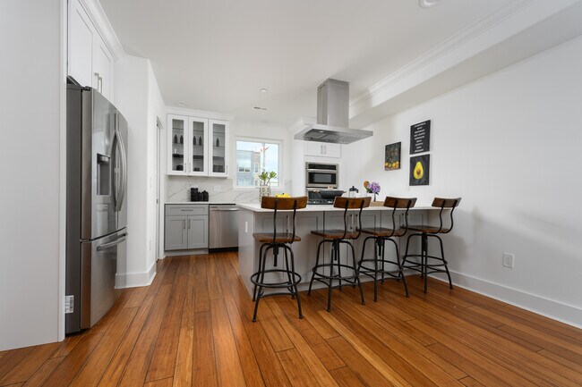 Kitchen - 623 Mcclellan St