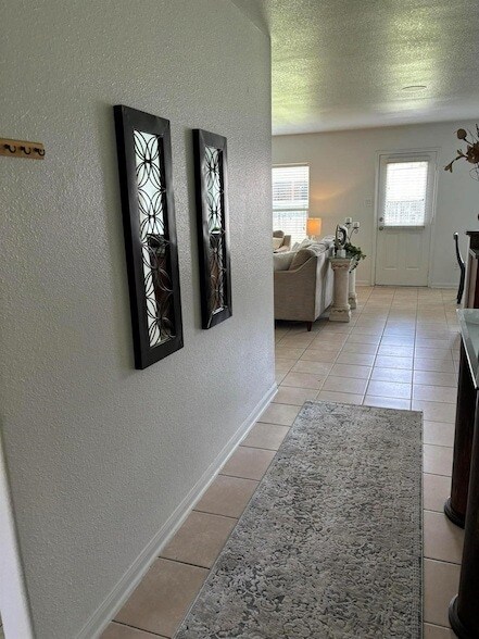 Foto del edificio - 600 Noble Grove Ln