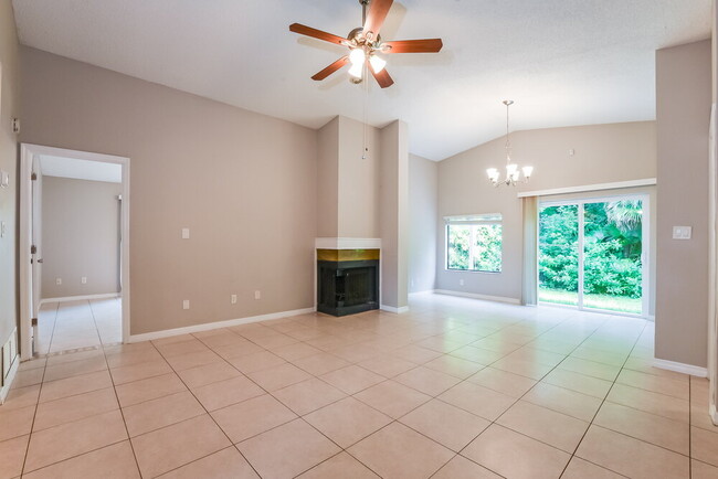 Building Photo - 496 Wild Fox Dr