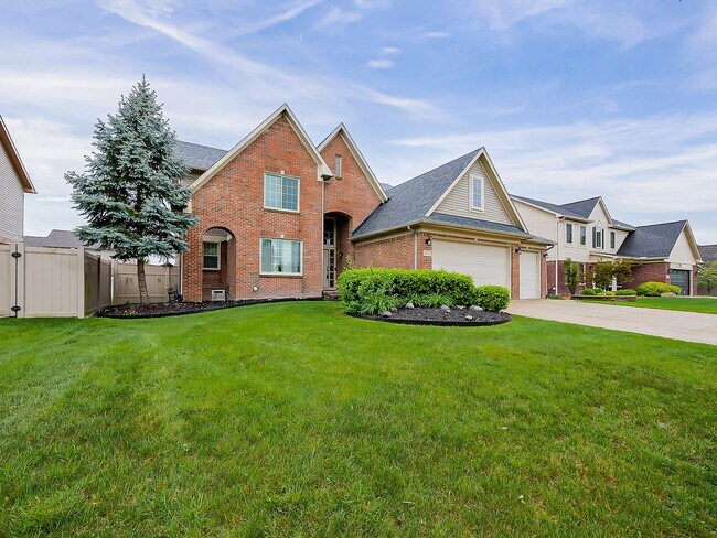 Foto del edificio - Introducing a stunning 5 bedroom, 3.5 bath...