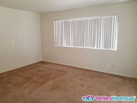Foto del edificio - AVAILABLE MID DECEMBER! GROUND FLOOR CONDO...