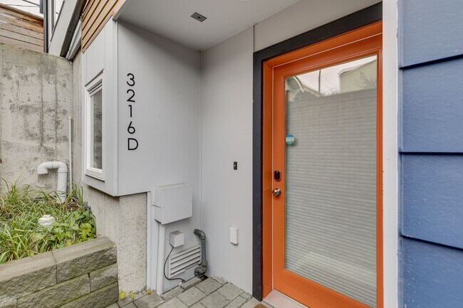 Foto del edificio - Queen Anne West Townhome with A/C Availabl...