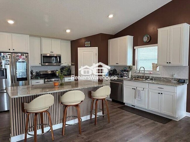 Foto del edificio - 14250 Cheshire Ln N