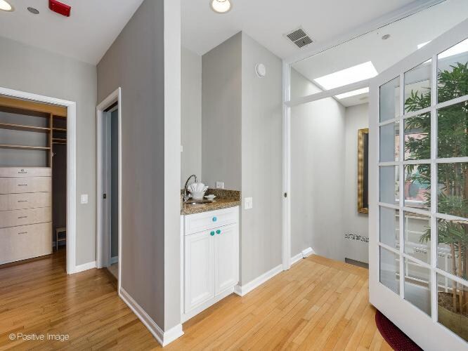 Foto principal - 33 W Huron St