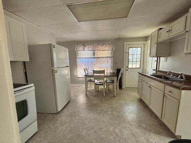 Building Photo - 114 Groveland St