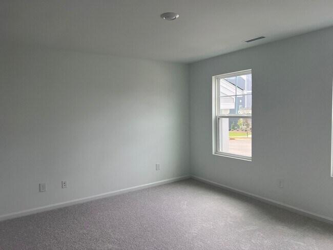 Building Photo - 1423 Jay Rd