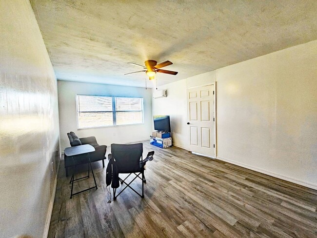 Building Photo - 114 Fairway Ct
