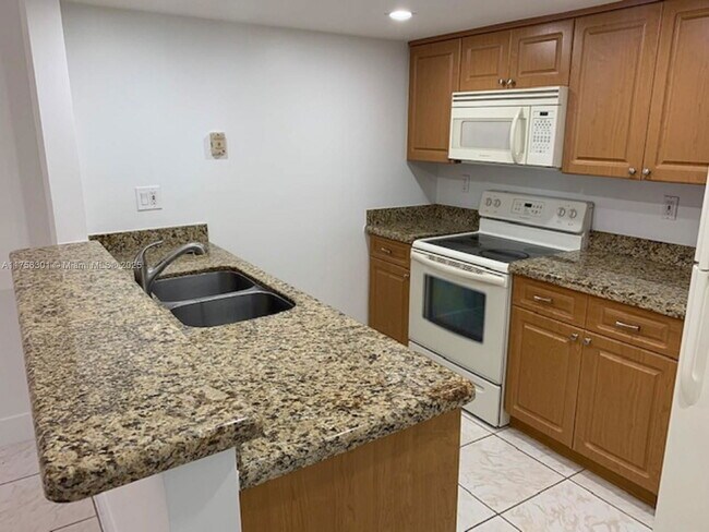 Foto del edificio - 4560 SW 68th Ct Cir