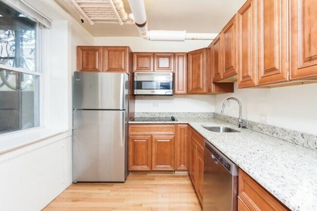 Building Photo - 1 bedroom in Chicago IL 60657