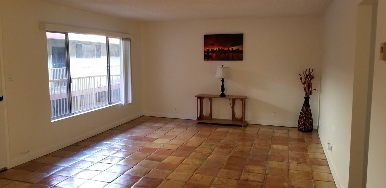 Living Room - 545 Chestnut Ave