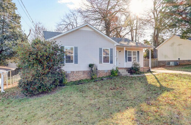 Building Photo - Sweet 3 br 2 ba. in the Heart of St. B.