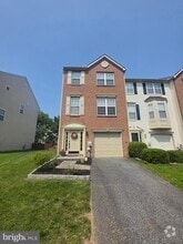 Building Photo - 31 Carrick Ln
