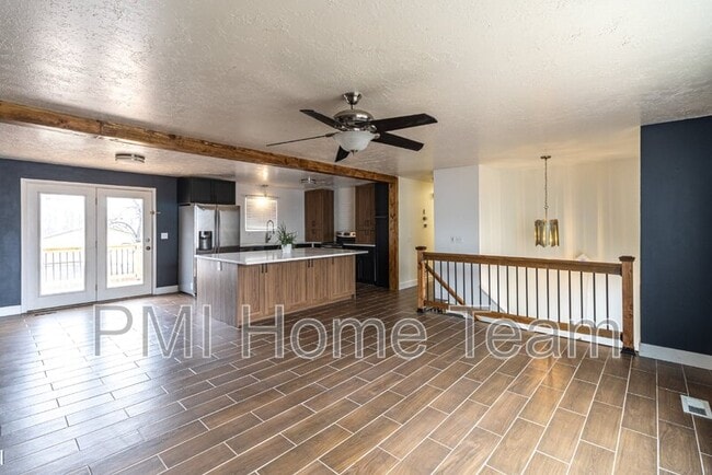 Building Photo - 1312 Roger Cir