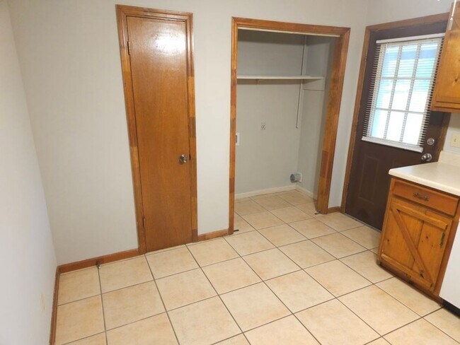 Building Photo - 340 Creekwood Ct