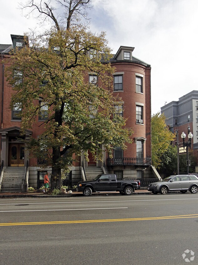 Foto del edificio - 614 Massachusetts Ave