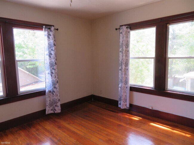 Foto del edificio - 2 br, 1.5 bath 4plex - 1000 Druid Rd E