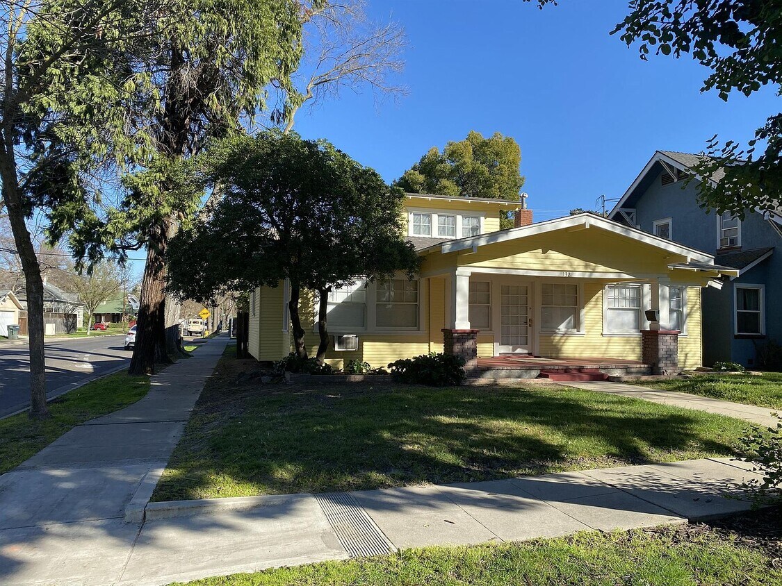 Primary Photo - 132 Hackberry Ave