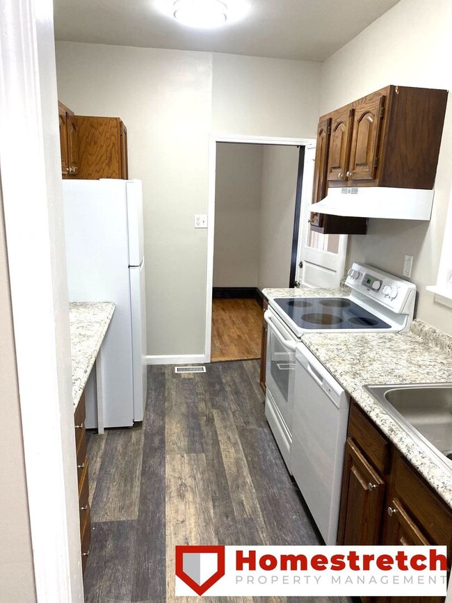 Building Photo - Charming & Newly Renovated Two Bedroom Hom...