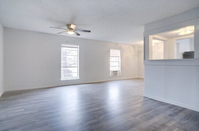 Building Photo - 2 Bedroom Downstairs