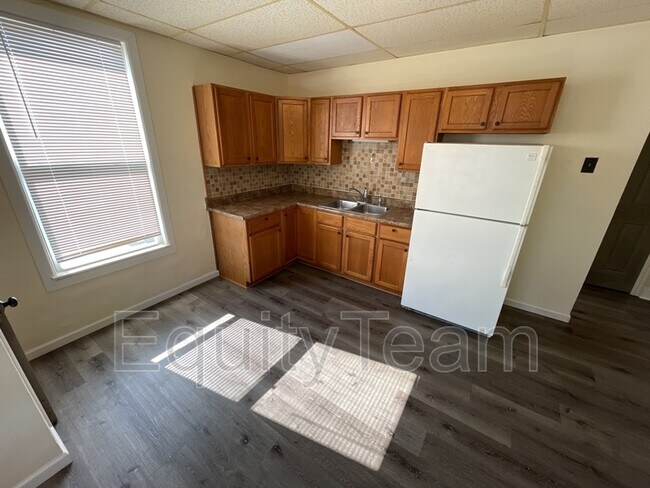 Building Photo - 147 W Benson St
