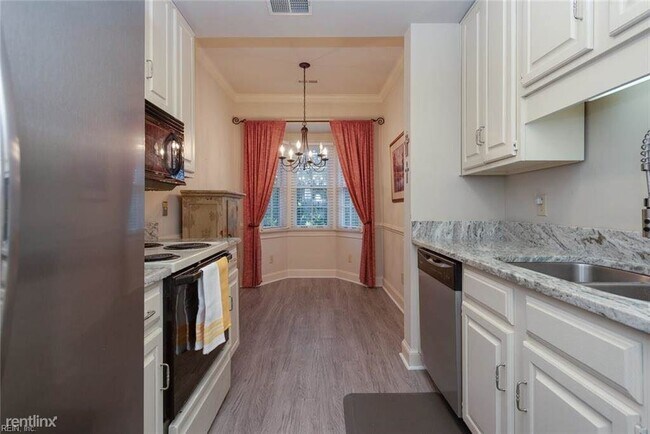 Foto del edificio - 2 br, 2 bath House - 704 Constance Woods Dr
