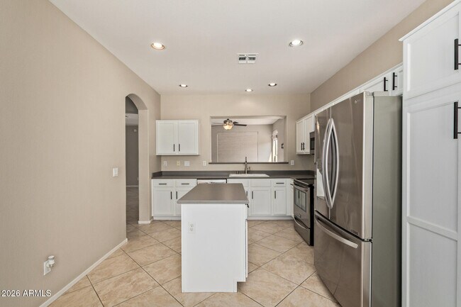 Foto del edificio - 2760 E Carla Vista Dr