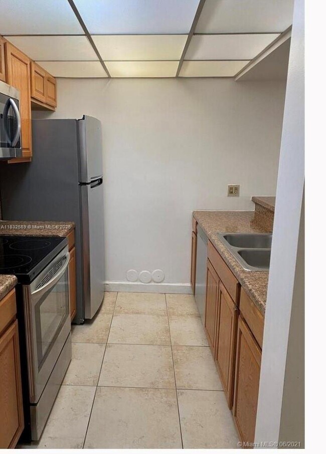 Building Photo - 8100 Geneva Ct