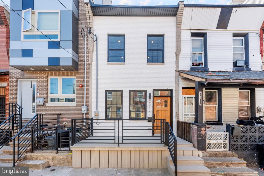 Primary Photo - 2214 Titan St