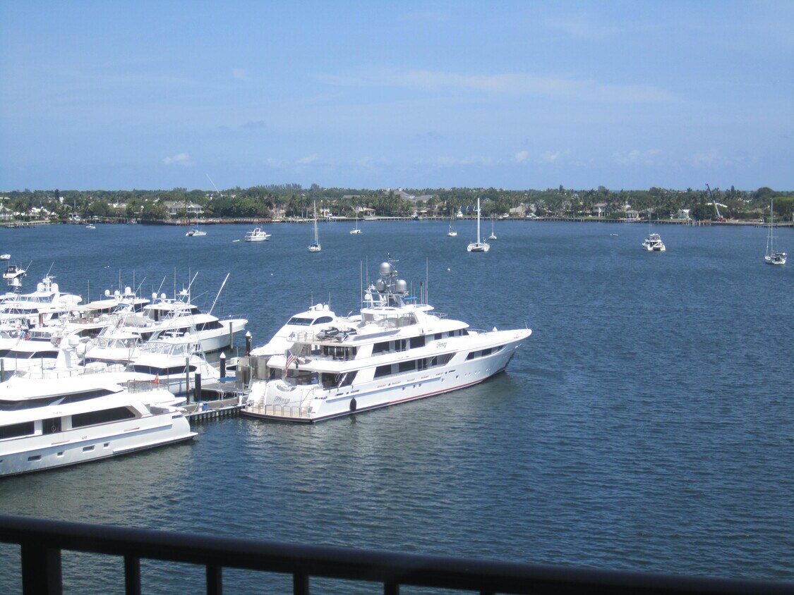 Primary Photo - 134 Lakeshore Dr