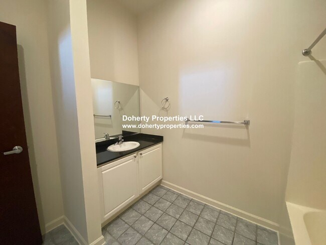Building Photo - 305 Dutton St