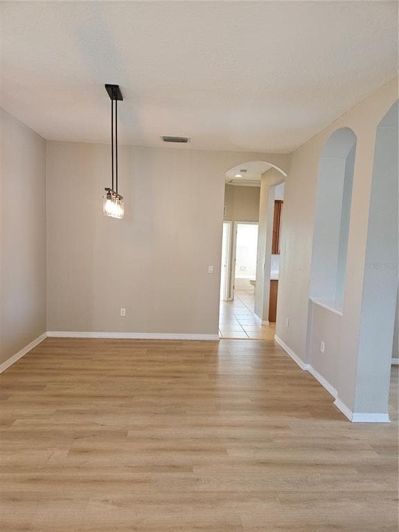 Building Photo - 2010 Tarragon Ln