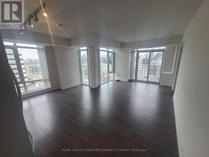 Building Photo - 525 Adelaide St W
