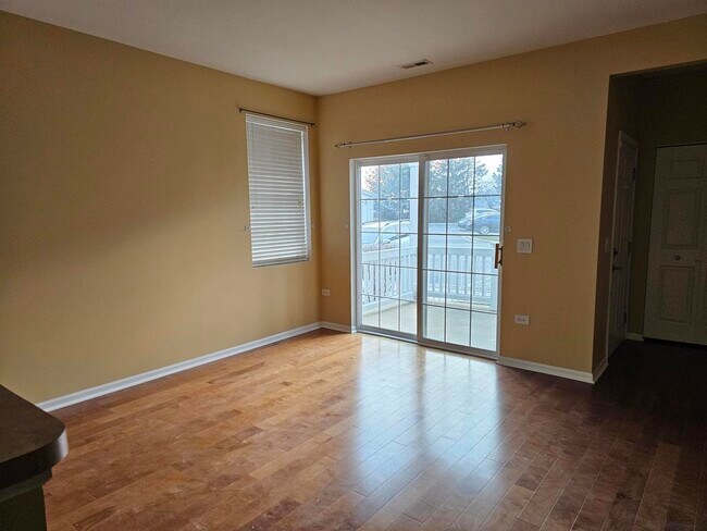 Building Photo - 2215 Aurora Dr