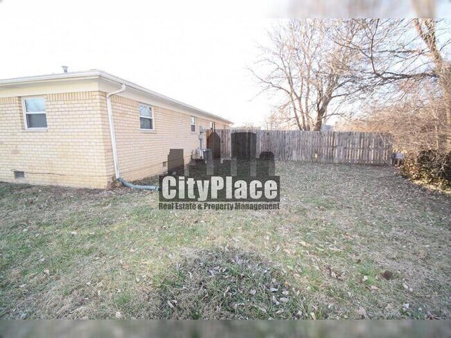 Foto del edificio - 6134 Nelson Pl