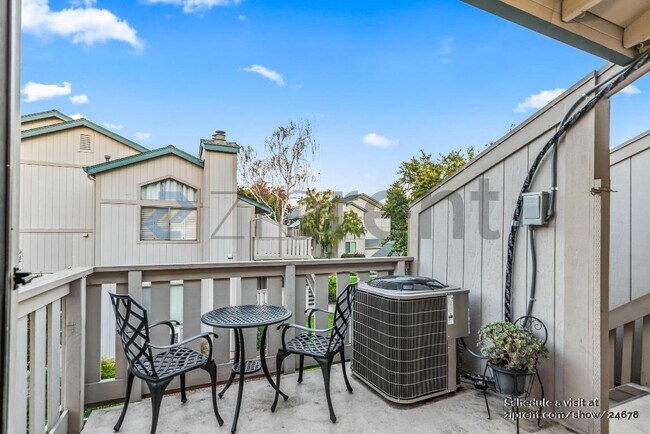 Foto del edificio - 374 Coyote Creek Cir