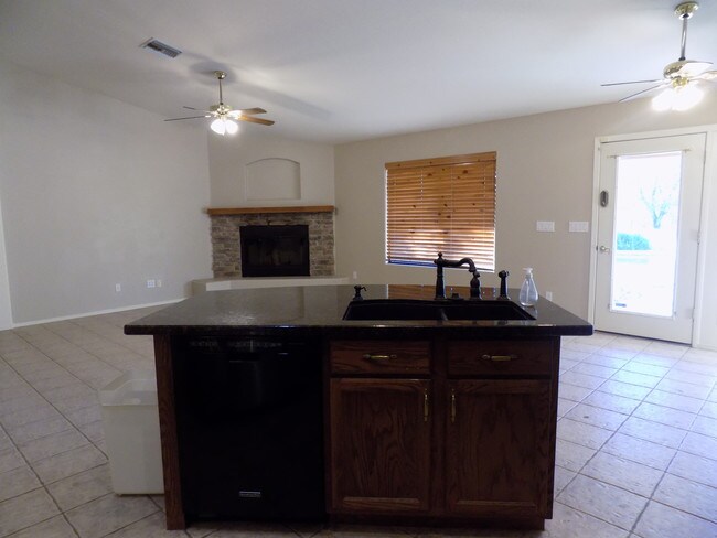 Building Photo - 2307 E Joy Ranch Rd