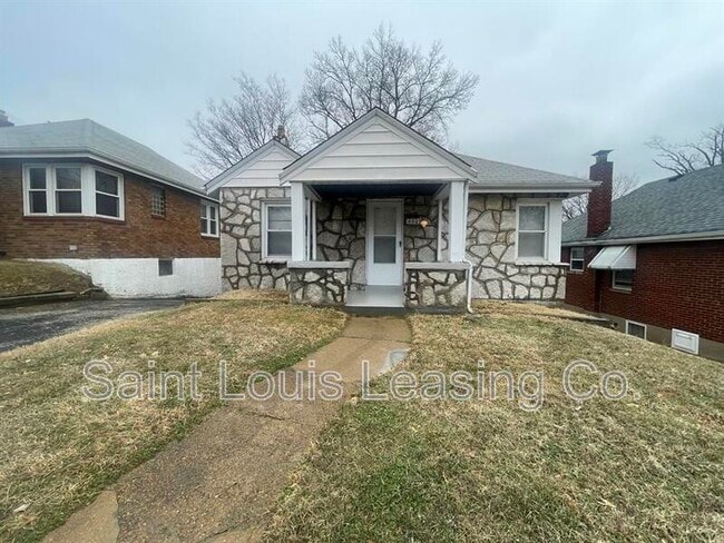 Building Photo - 6937 Glenmore Ave