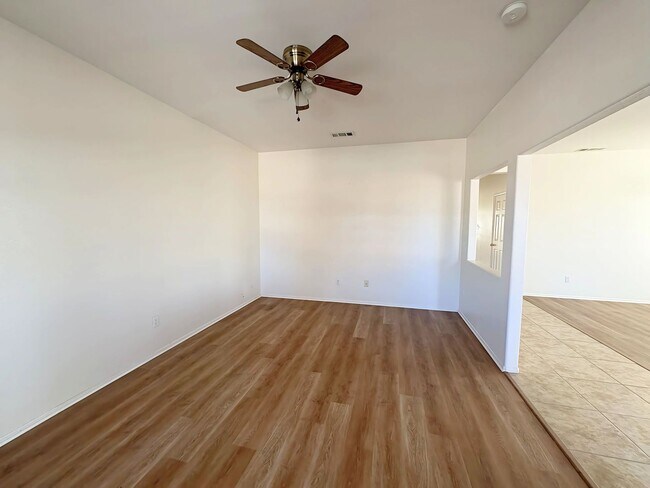 Building Photo - 4 Bedroom, 2 Bathroom Home in Victorville