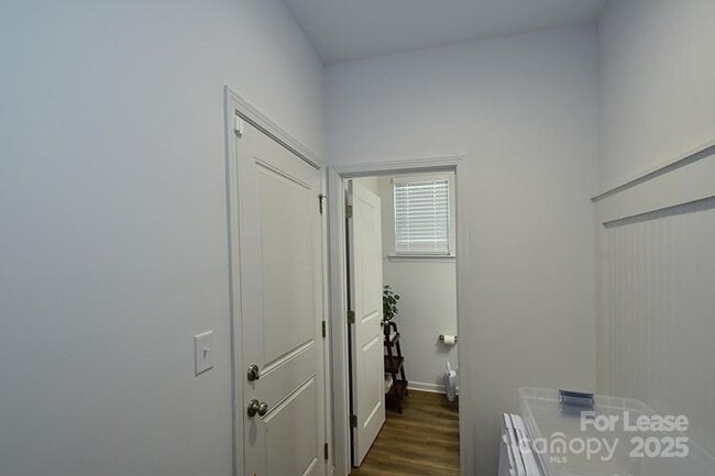 Building Photo - 2046 McDonald Dr