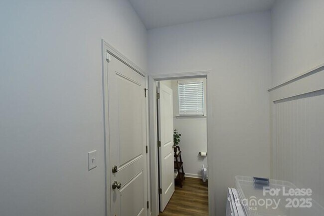 Foto del edificio - 2046 McDonald Dr