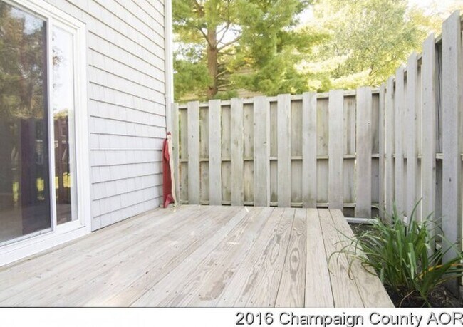 Foto del edificio - 2bed/1.5bath Condo near Robeson Elementary