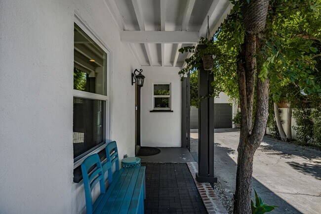 Building Photo - 114 E Woodbury Rd
