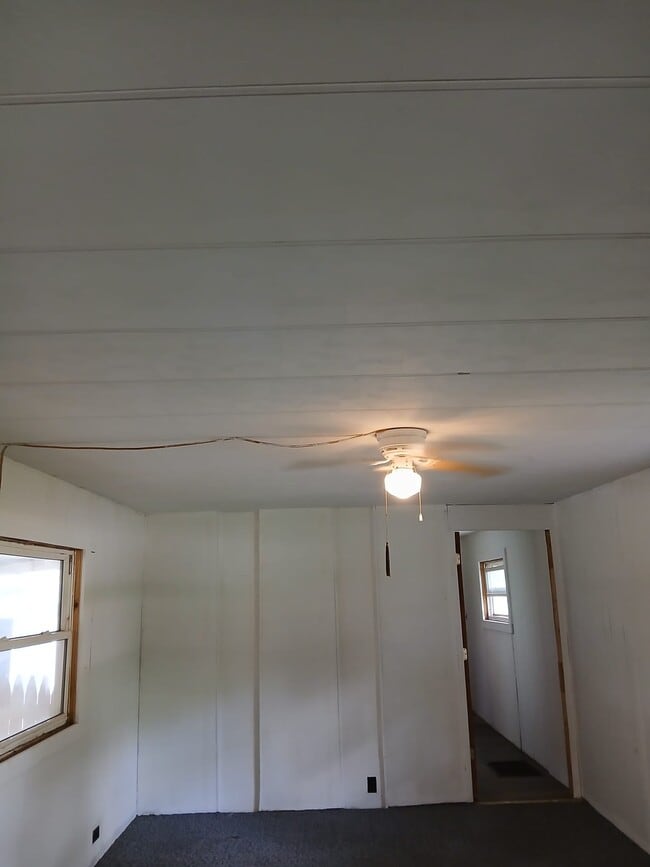 Building Photo - 19 Grand Cir