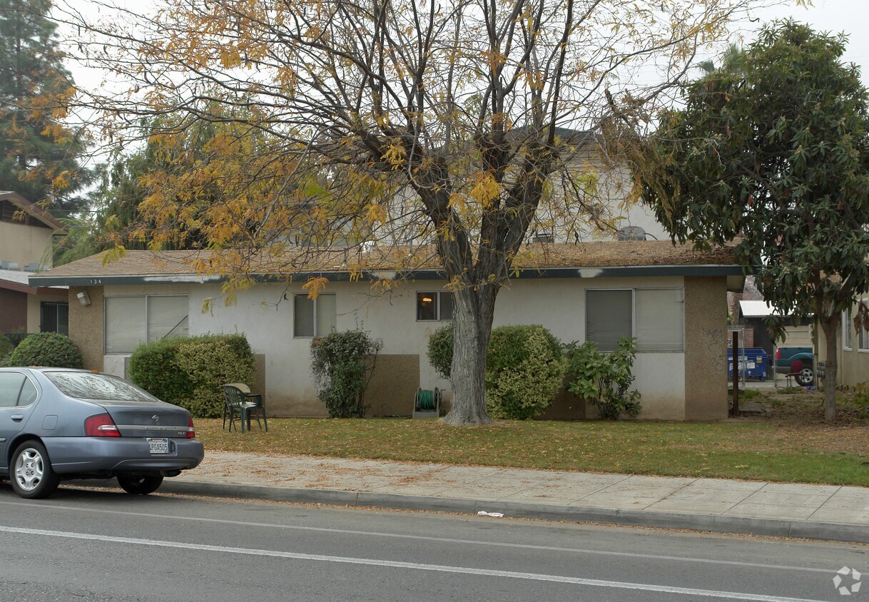 Building Photo - 134 E Dakota Ave